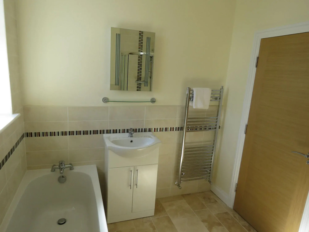 Abbey Apartments - Modern Serviced Apartments - Tourists & Professionals