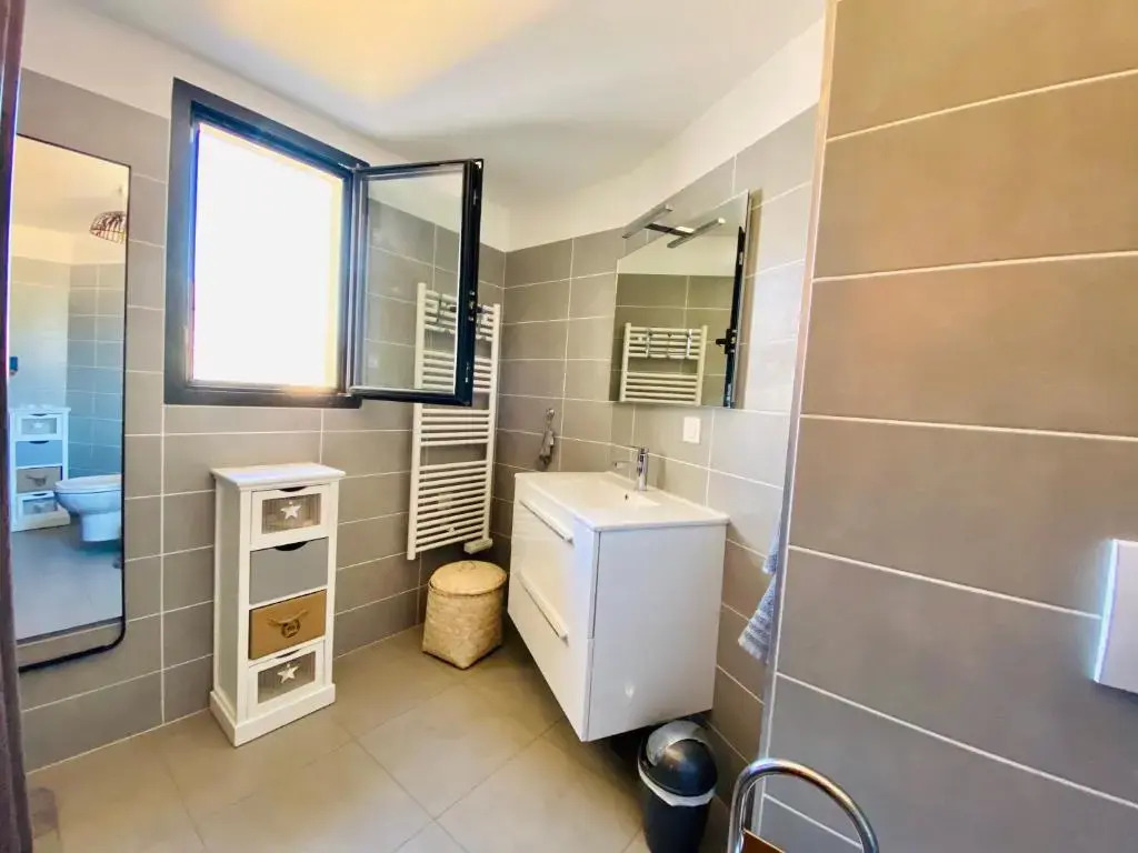 Appartement neuf tout confort en bord de mer