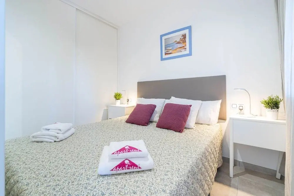 Villa in Empuriabrava With Pool & Canal Access