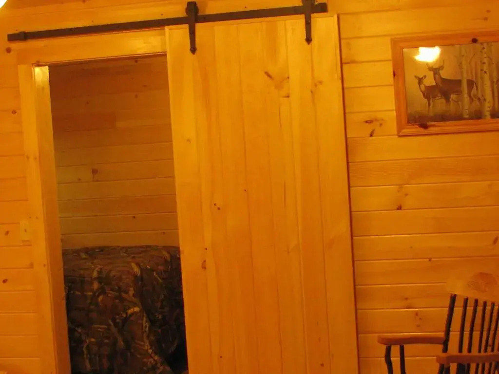 Pine Knoll Hotel Lakeside Lodge & Cabin