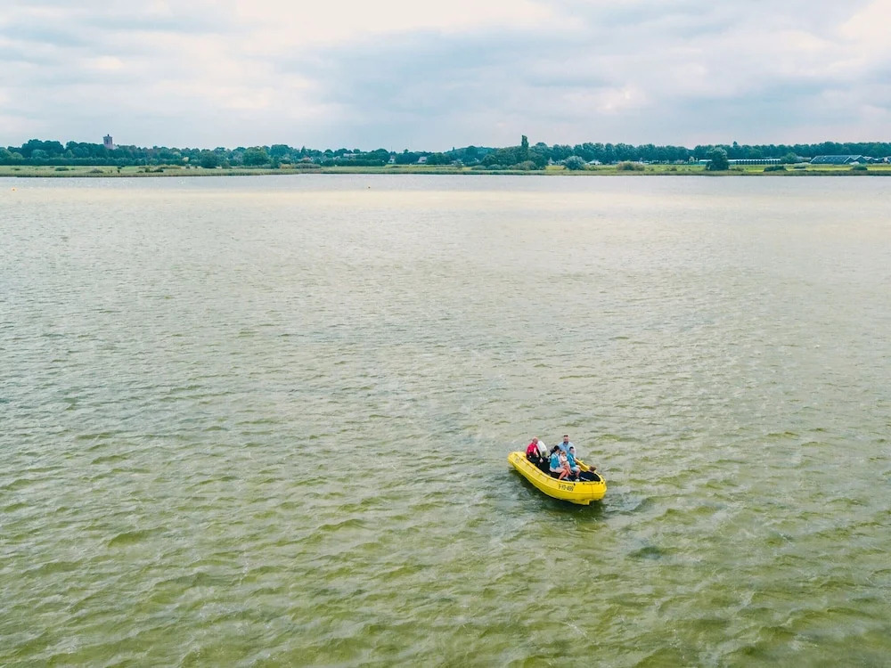 Tiny House by Lake Veluwe With Water Sports