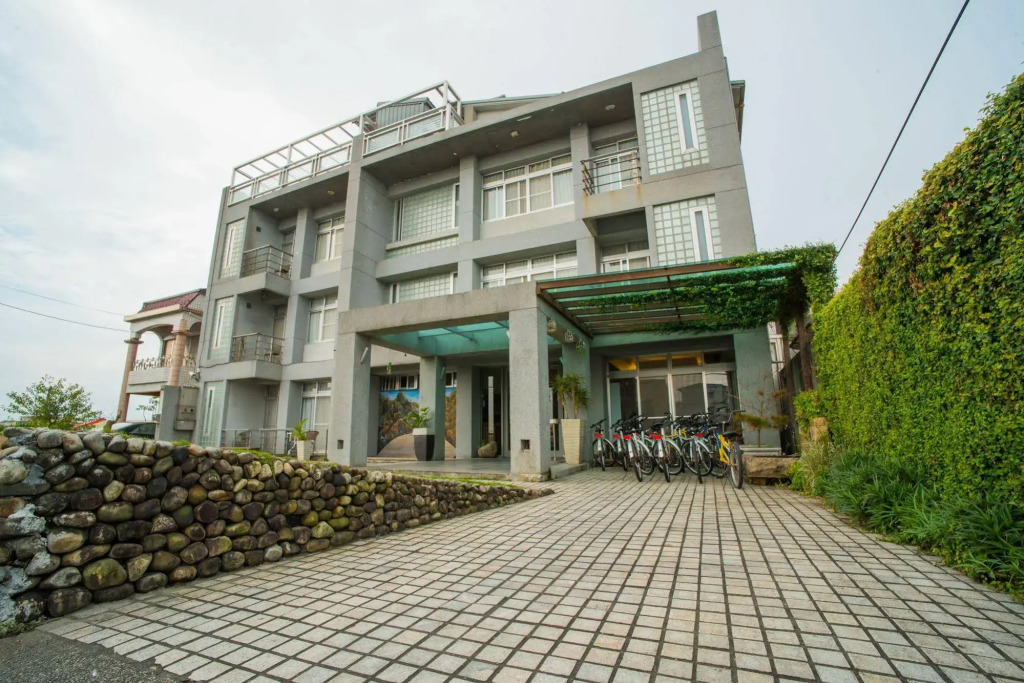 Riverside inn