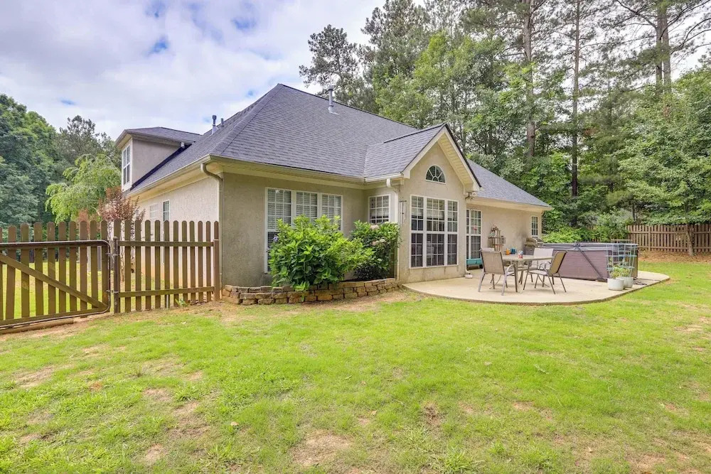 Fayetteville Retreat w/ Hot Tub & Fenced Yard