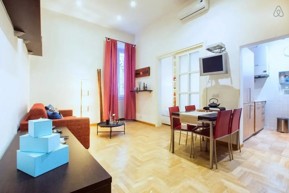 Eclectic 3 bed Flat 10 Minutes From the Colosseum
