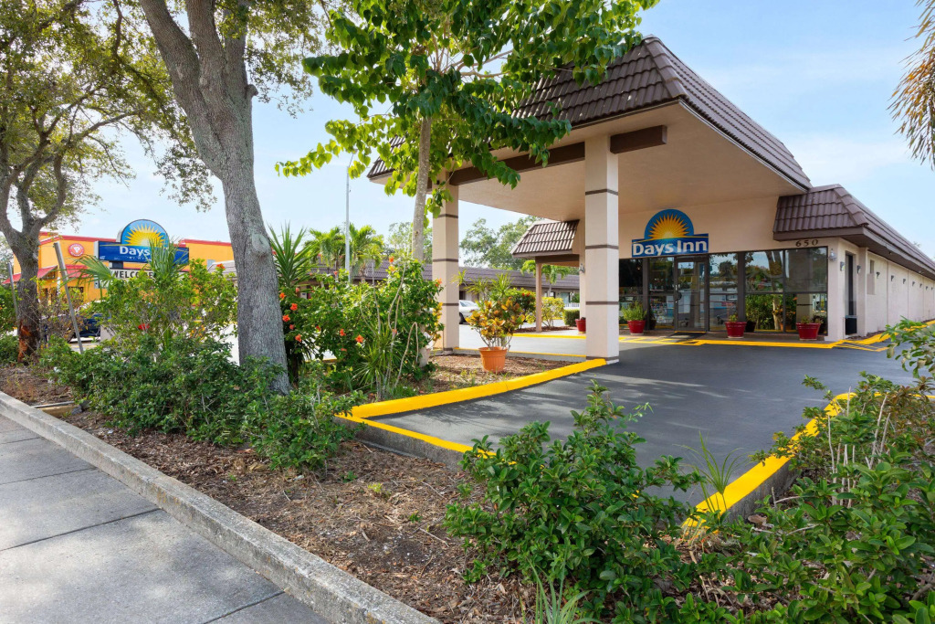 Days Inn by Wyndham St. Petersburg Central