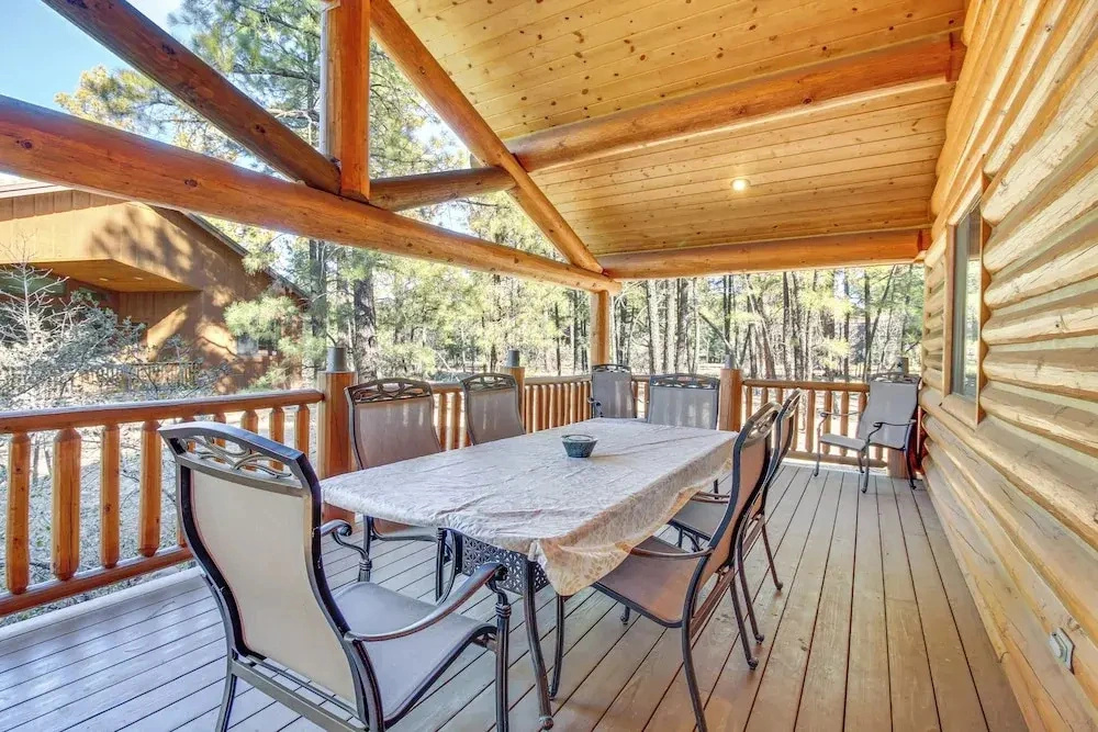 Fire Pit: Cozy Winter Cabin, 45 Mi to Sunrise Park