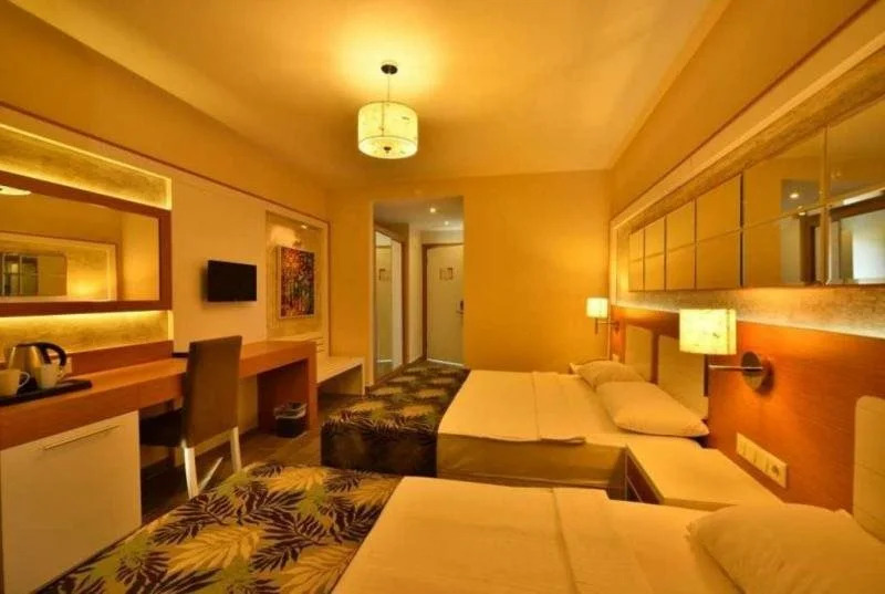 Dolphin Suite Hotel