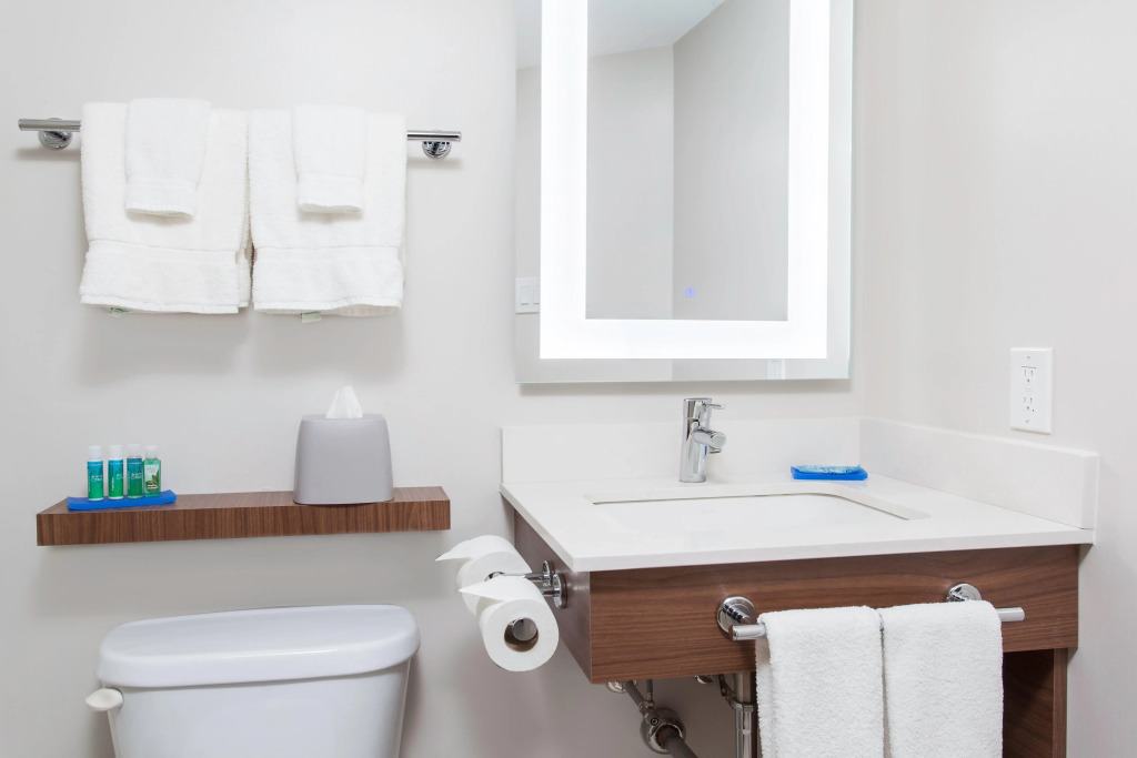 Holiday Inn Express & Suites Mississauga-Toronto Southwest by IHG