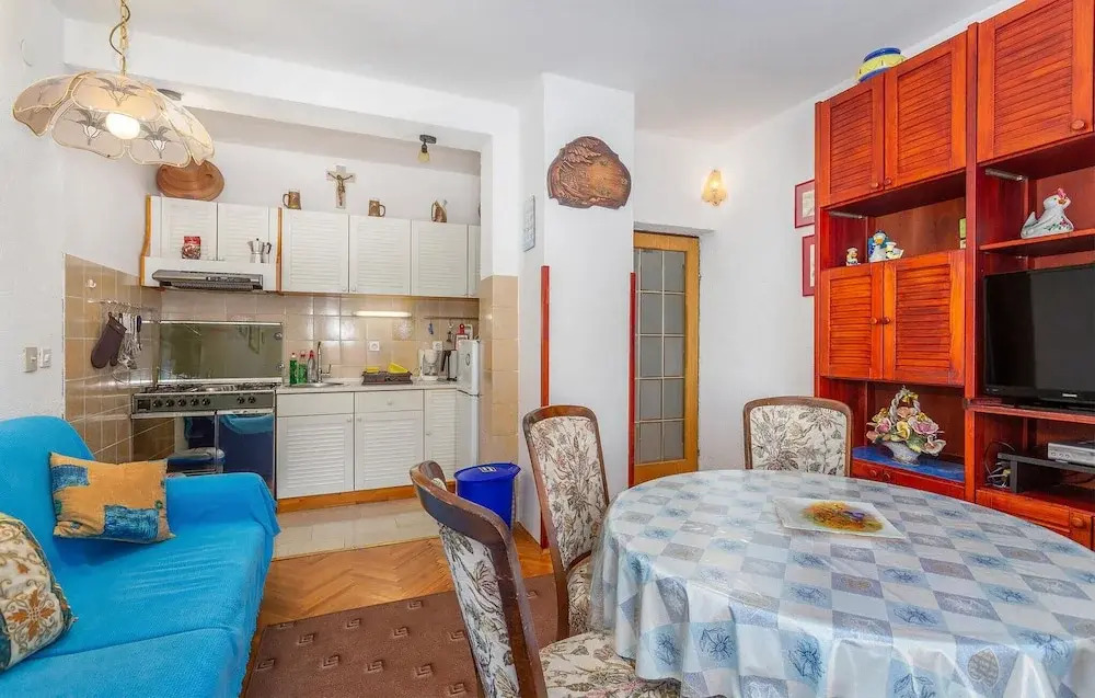 3 Bedroom Stunning Home In Omisalj
