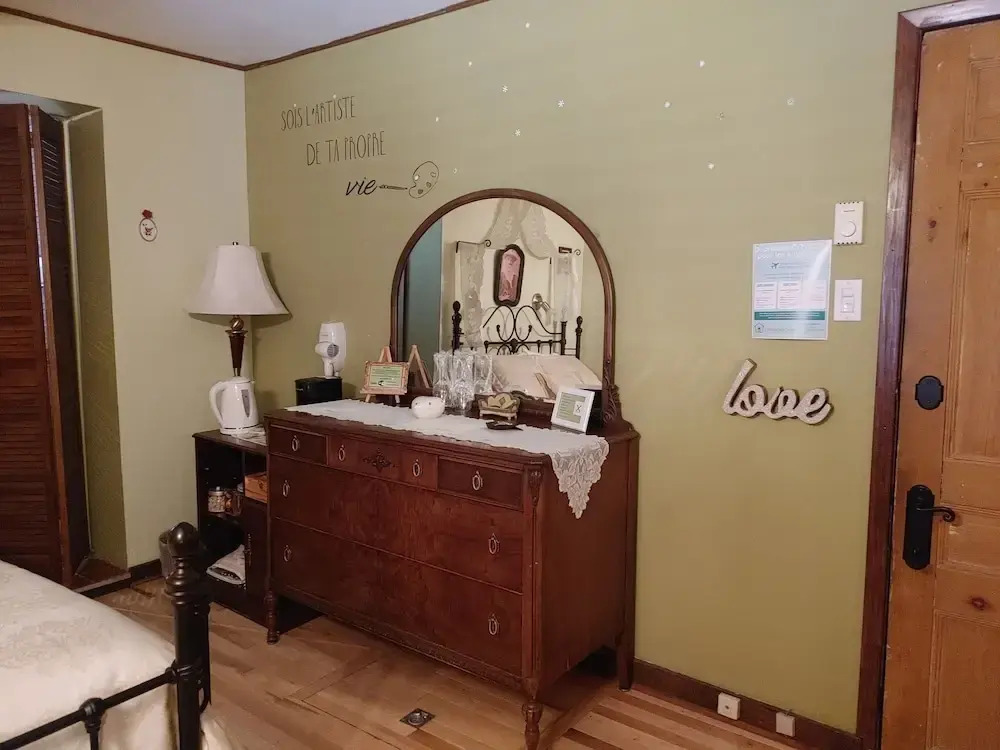 Guesthouse Refuge du Poète Montreal-Longueuil