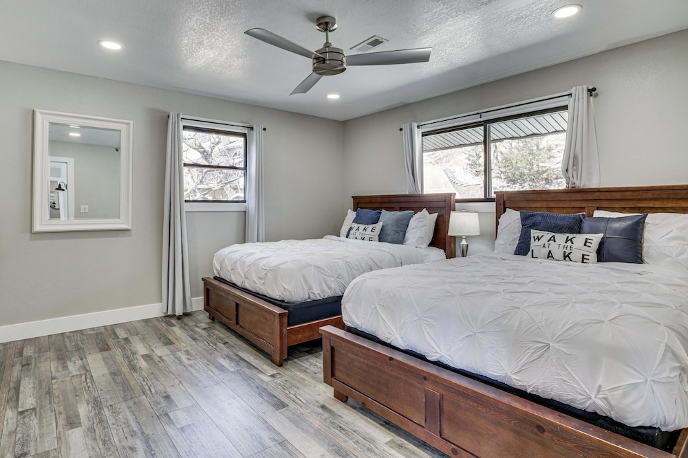 Private Dock & Theater Room: Lake Ozark Luxury