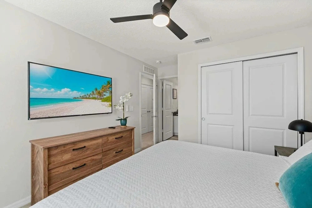 Newly Renovated! Charming Challet at Compass Bay