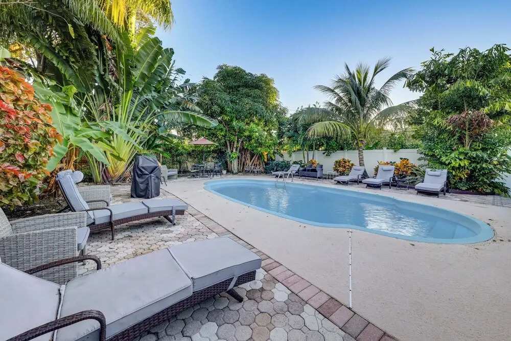 1 Mi to Beach: Sunny Lantana Cottage w/ Pool!