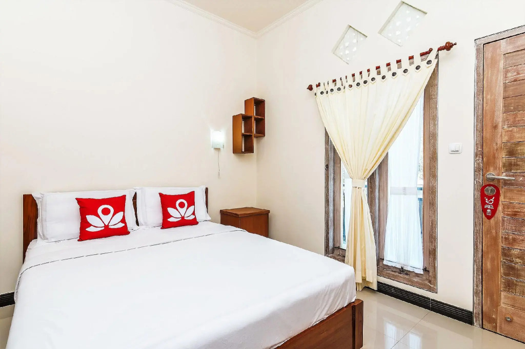 ZEN Rooms Bamboo Curtain Jimbaran