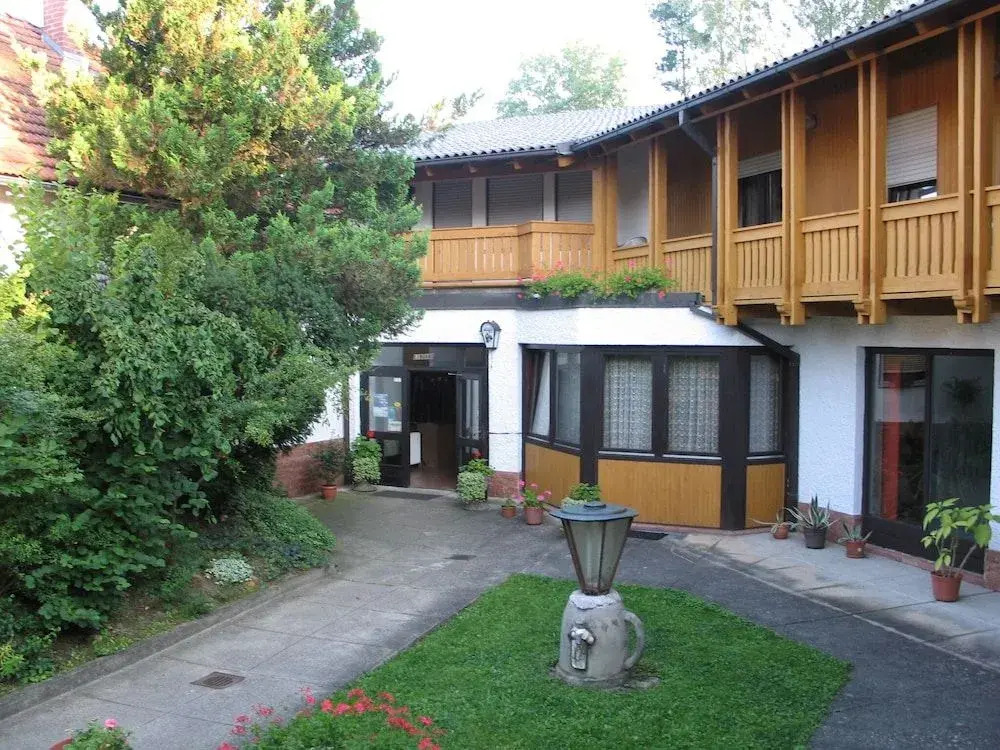 Landgasthof Zur Schwärzenburg - Familie Zwicknagl