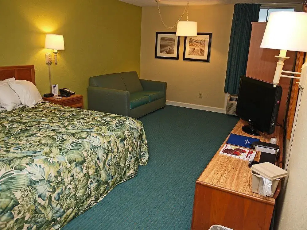 NEW 2026-Ocean Sands Beach Boutique Inn-24Hr Sauna and Salt-Mineral Pool-Free Beach Bikes and Famous Beach-Fresh Baked Cookies-Popcorn-In Room Bathrobes-Sunscreen-65 Inch TVsNetflix-Bedside Candy-Free Laundry- 4 Grand Black Beds-Call & Save-1-252-AHA-SAND