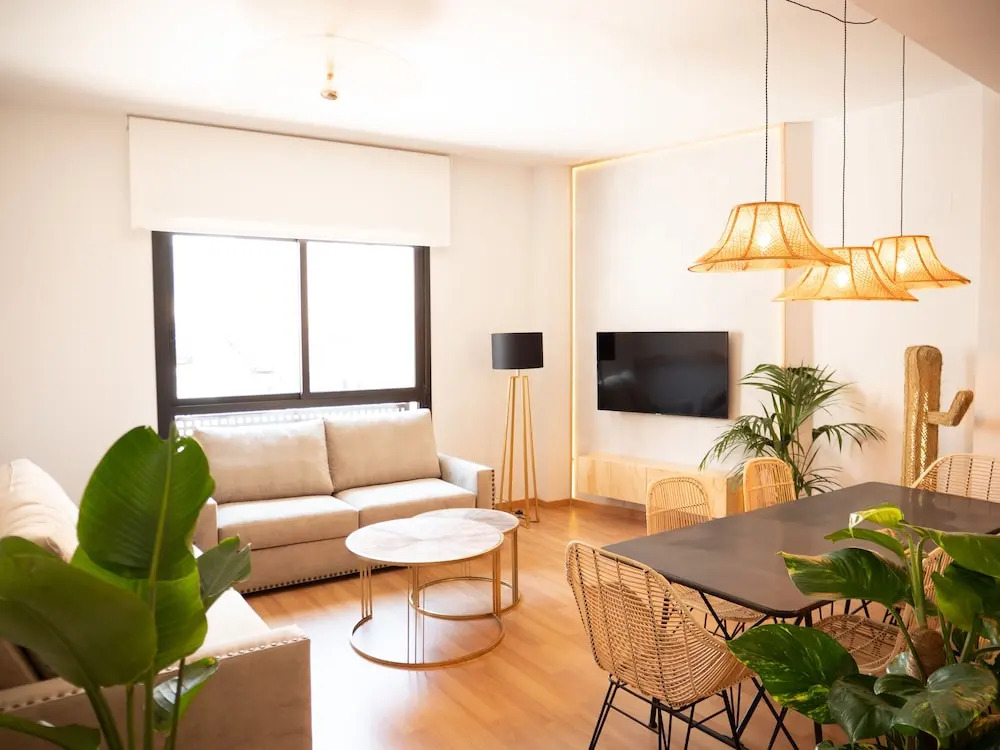 Stylish Apartment in downtown with Pool