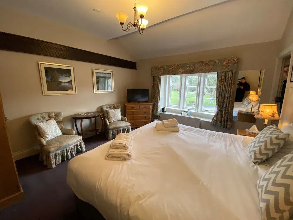 The Red Lion & Manor House
