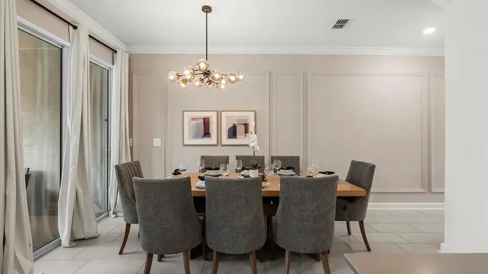 Contemporary Townhouse w BBQ & Pool Sleeps 12