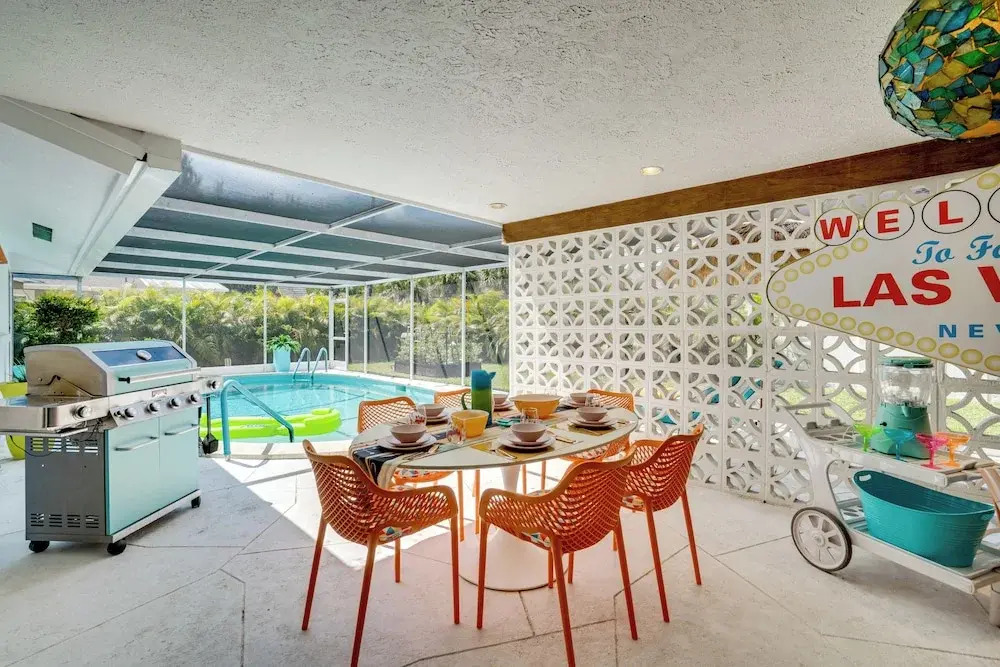 Lanai & Pet Friendly! Retro-chic Sarasota Home!