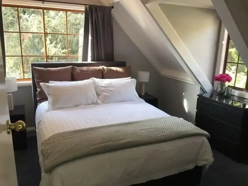 Tudor House - Large Family Home