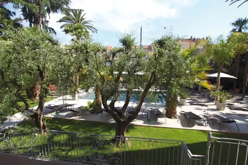 Terrace Apartment in Cannes