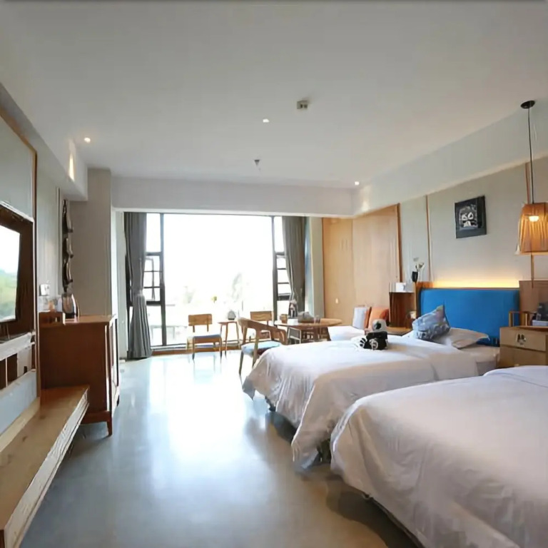 Qiliping Peninsula Hotel