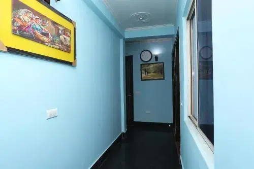 OYO 27069 Dharam Tower
