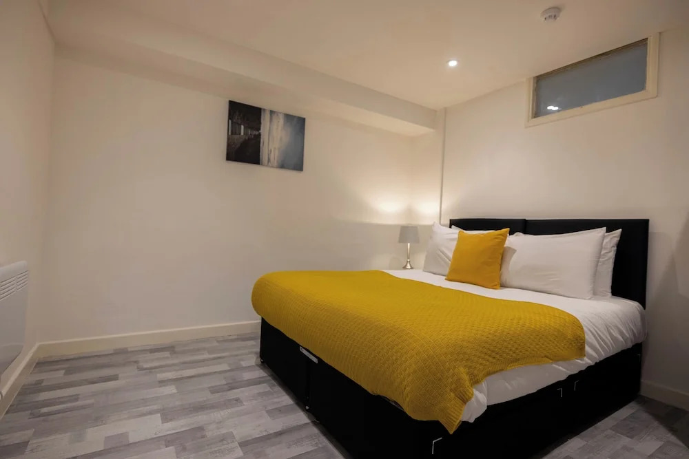 3 Bedrooms-8guests-babycot-15mintopepys-freeparkg