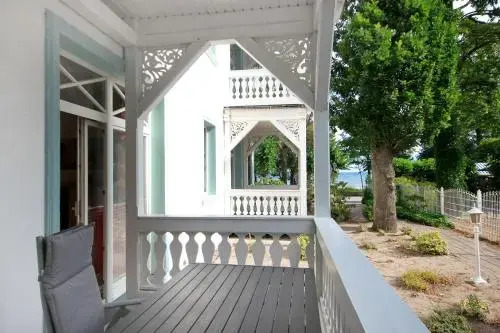 Haus Strandburg - hinter Düne und Meer
