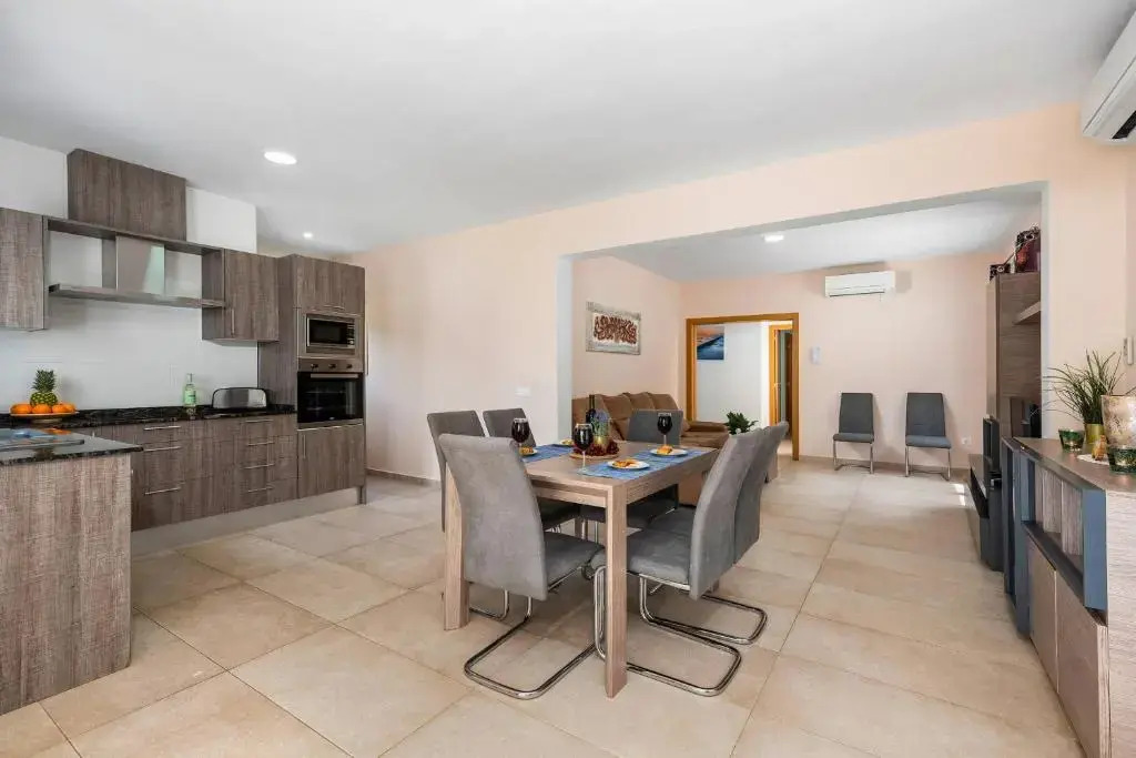 Villa Kobe - Plusholidays