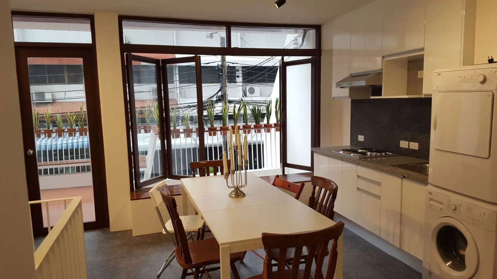 Haus Sathorn 21 Bed and Breakfast