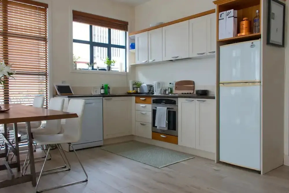 2 Bedroom Penthouse Apartment with Harbour Views