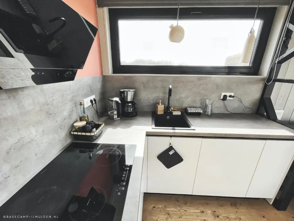 Basecamp Tiny House Eco-resort IJmuiden