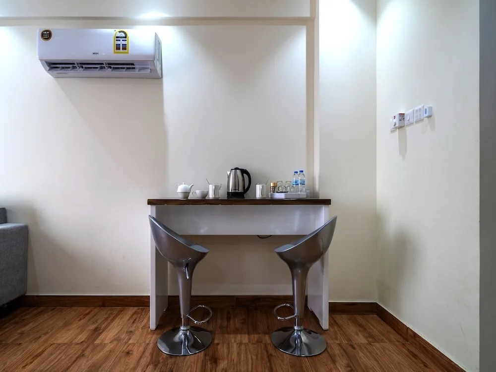 OYO Townhouse 156 Rose Hotel Apartments.