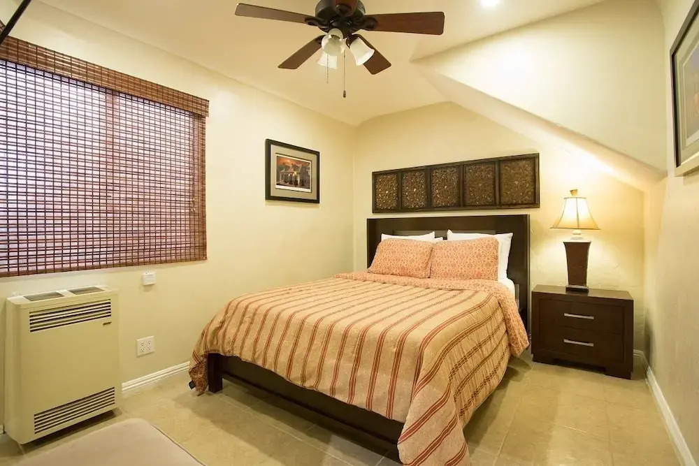 128 39th ABC 5 Bedrooms 3 Bathrooms Villa