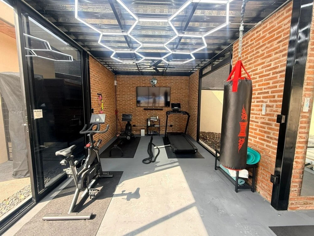 1 Bedroom Guest House - Walk To Everything -patio -gym -pickleball Court - Bikes