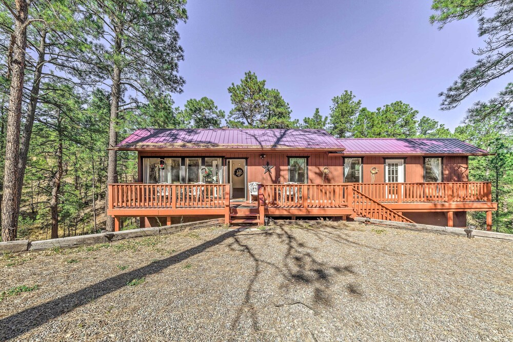 Dog-friendly Alto Escape w/ Hot Tub + Foosball!