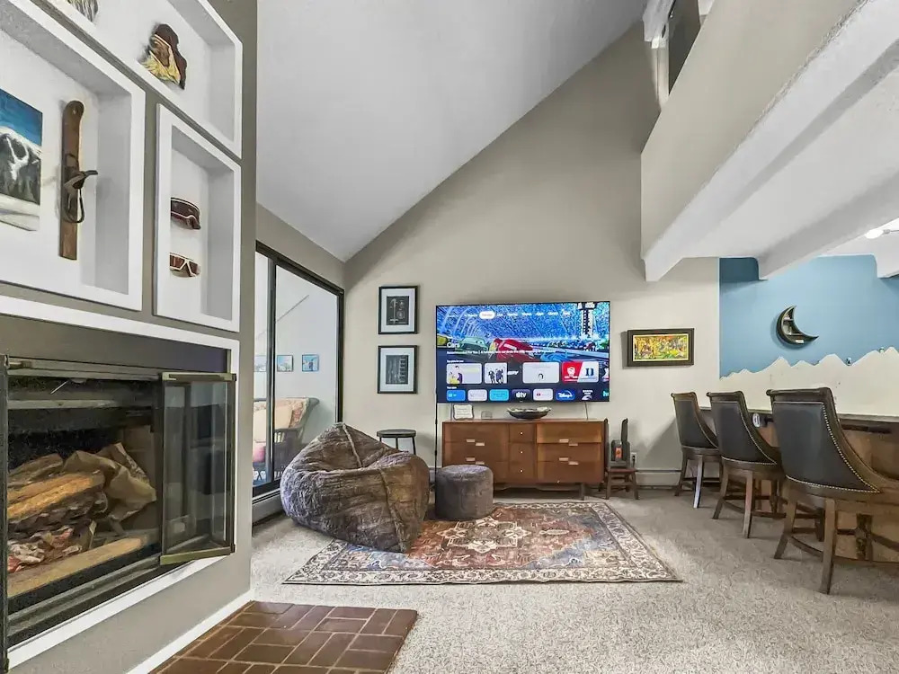 Wh405 Wheeler House 3 Bedroom Condo by RedAwning
