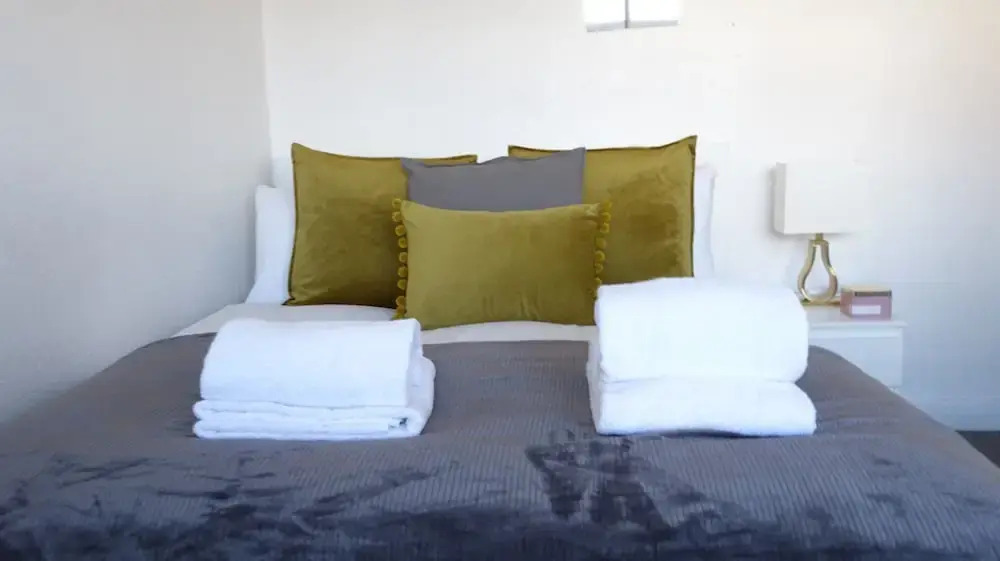 London Heathrow Airport Rooms B.R by C&P