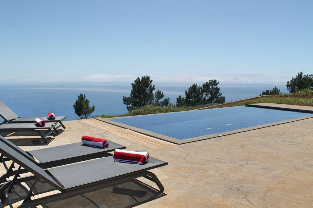 In peaceful Prazeres overlooking the sea - The Old Cottage in Quinta Inácia