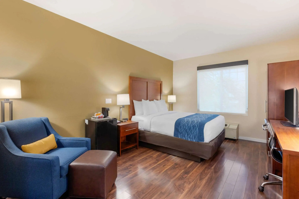 Comfort Inn & Suites Near Ontario Airport