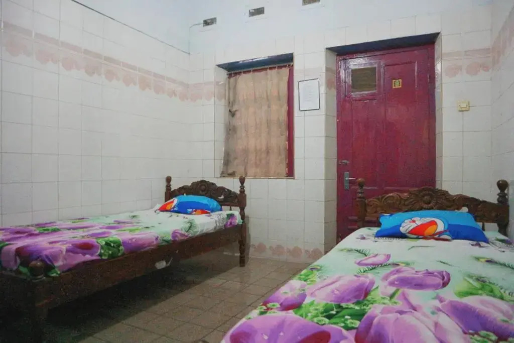 OYO Life 1972 Aman Family Inn Syariah
