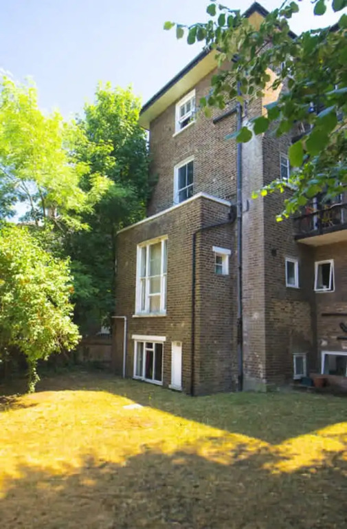 Elegant 1-bed Flat in a Georgian Townhouse