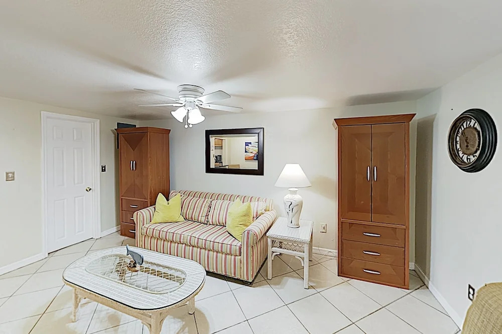 New Listing! Shoreside - Walk To Waves 1 Bedroom Condo