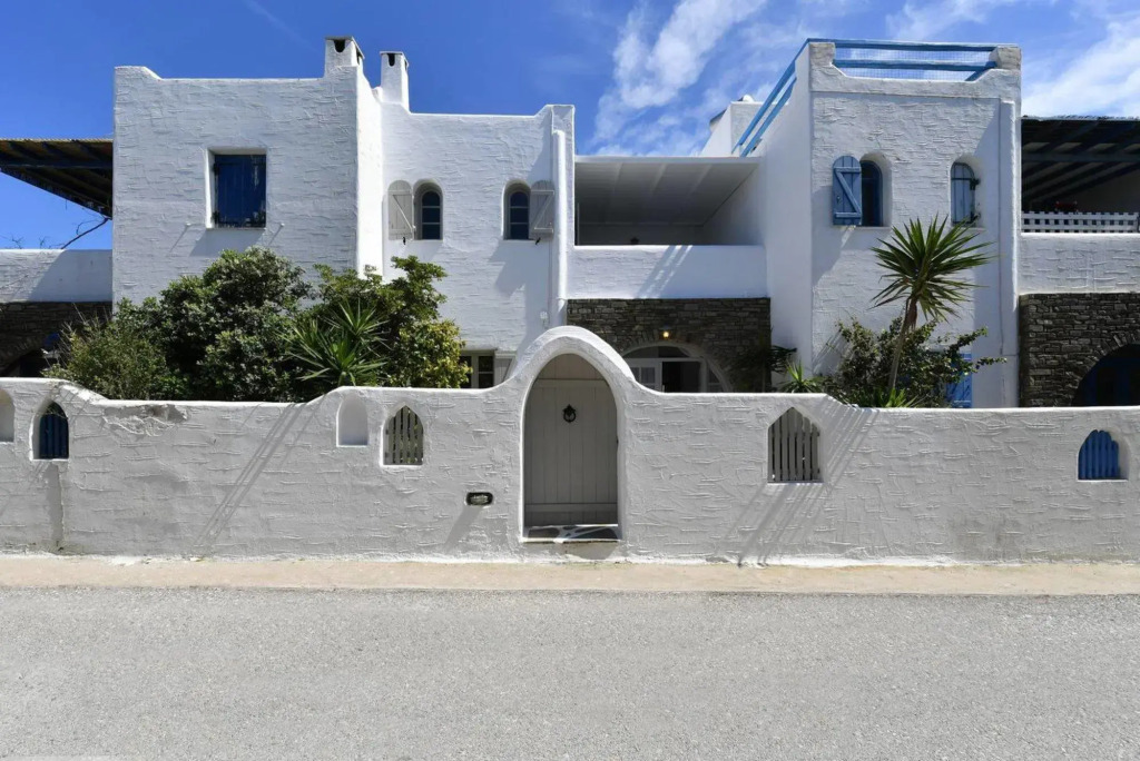 Santa Flora 3 Bedroom House â Parikiaâs Edge