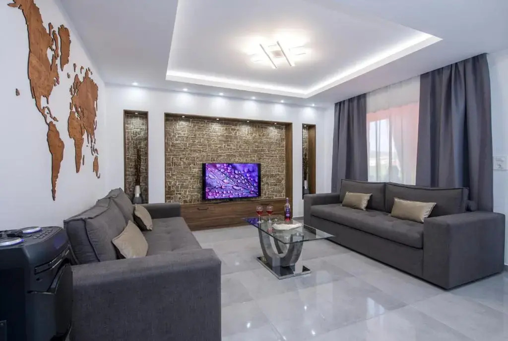 TWINS HOME LUXURY SUITES