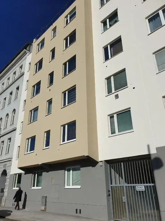 Best Rated Central Apartment Vienna - well heated, WiFi, 24-7 Self Check-In, Board games, Netflix, Prime