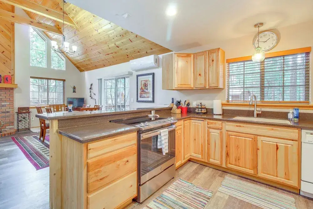 4 Mi to Lake: Pet-friendly Cabin in Pinetop
