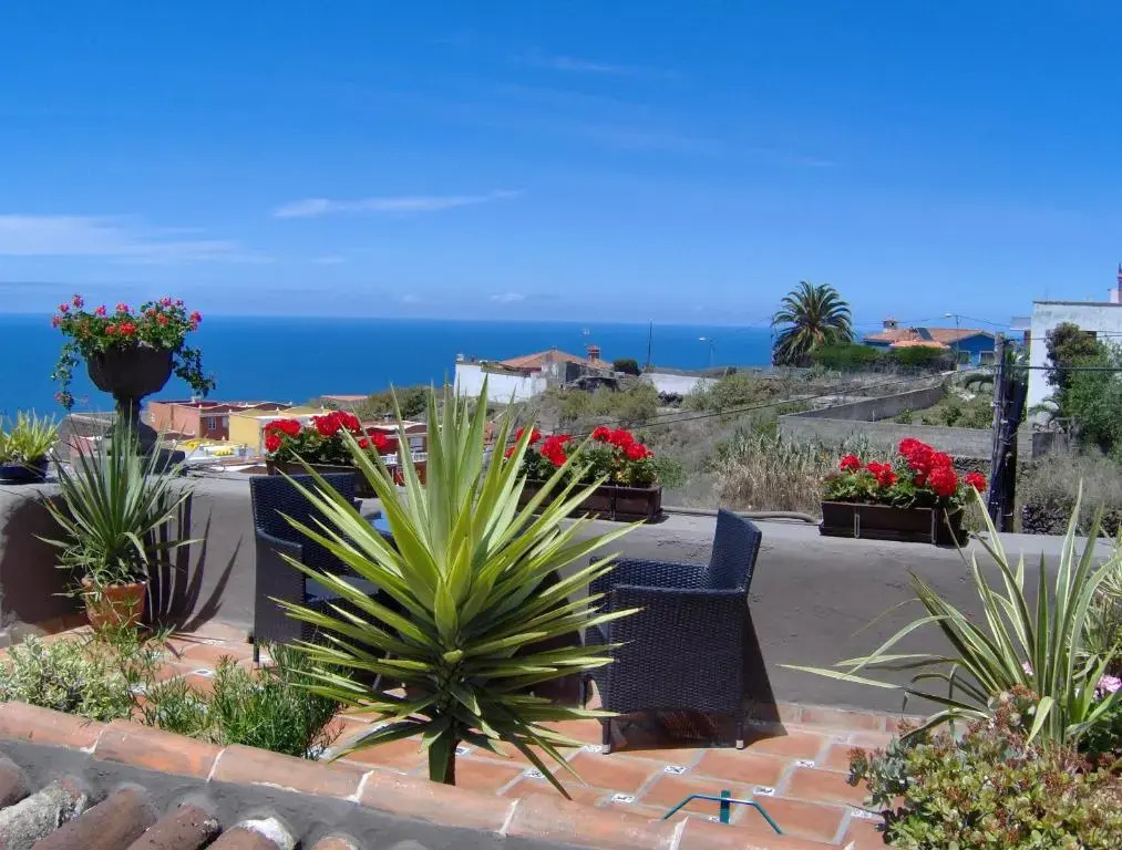 Rustic Holiday Home With Balcony and sea View